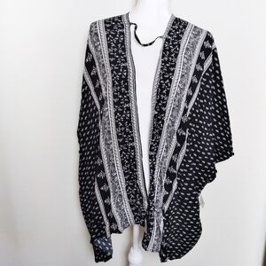 She + Sky Boho Black & White Abstract Print Kimono